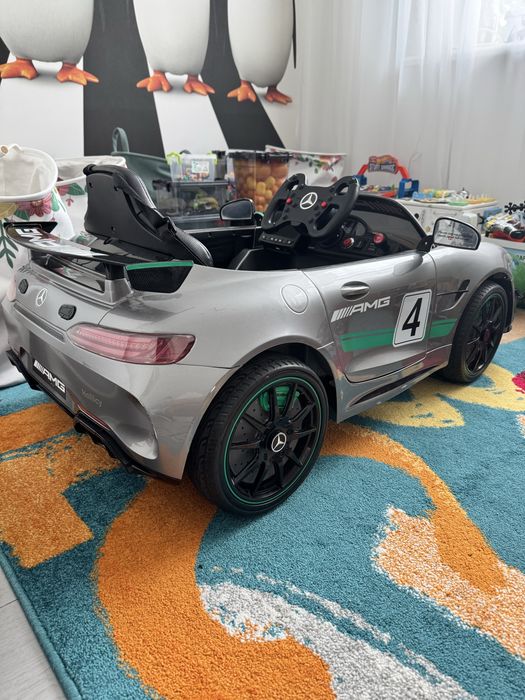 Електромобіль Mercedes-Benz GT4 AMG