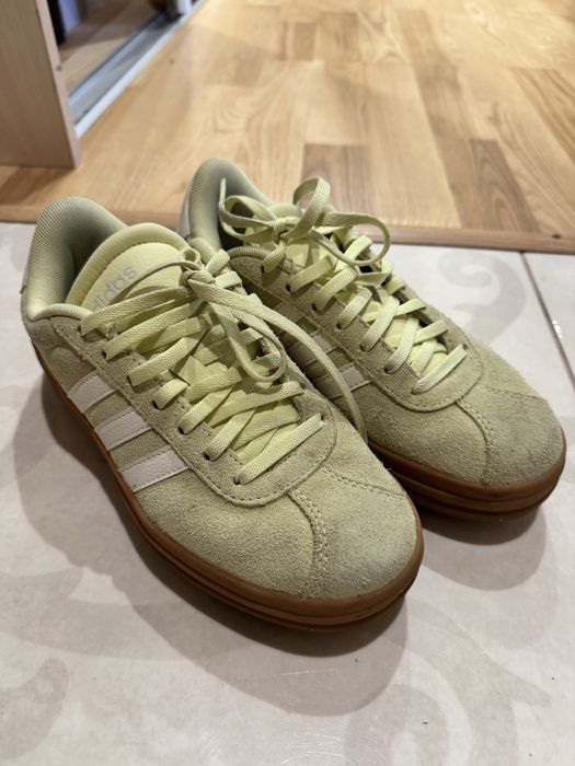 Кросівки жіночі Adidas