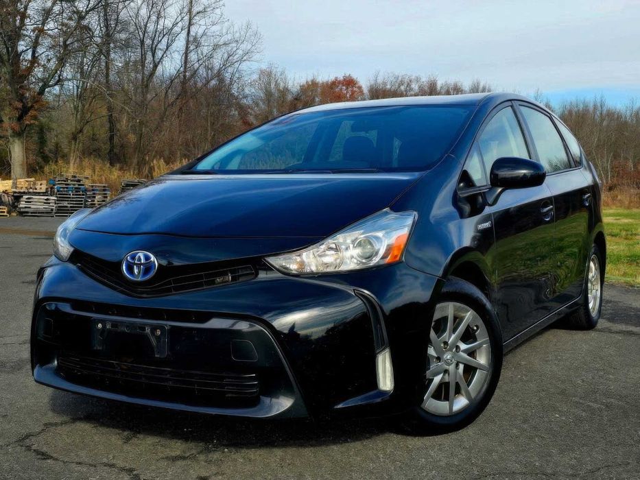 Toyota Prius v      2016