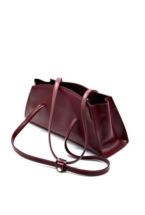 Стильна крихітка кольору марсала