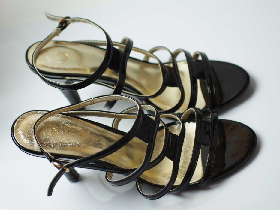 Sprzedam damskie letnie buty