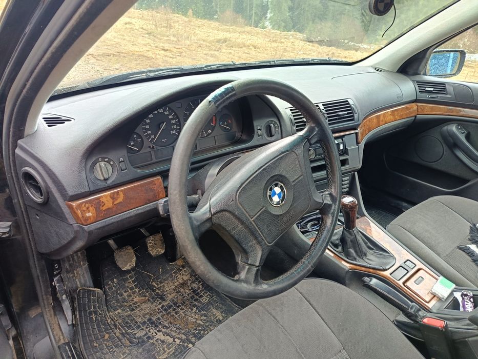 Продаю BMW e39 2.5 бензин