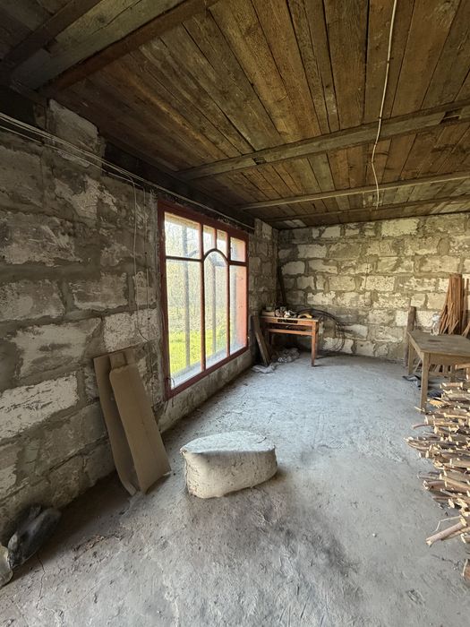 Продам будинок   + 20 соток землі при будинку