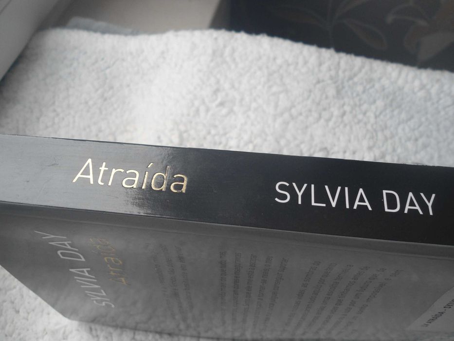 ATRAIDA por Sylvia Day (da série Crossfire)
