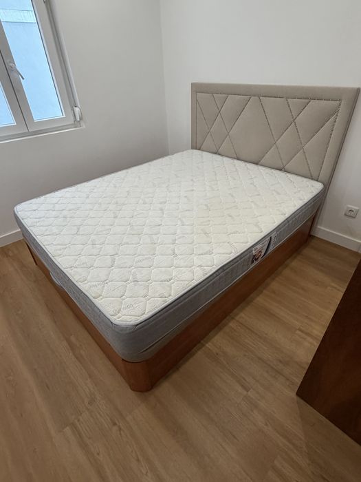 Cama com baú. + cabeceira