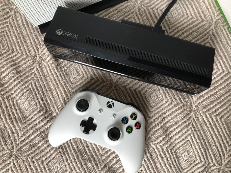Xbox ONE S 4K HDR zestaw z czujnikiem KINEKT, pad + gratis, jak nowy!