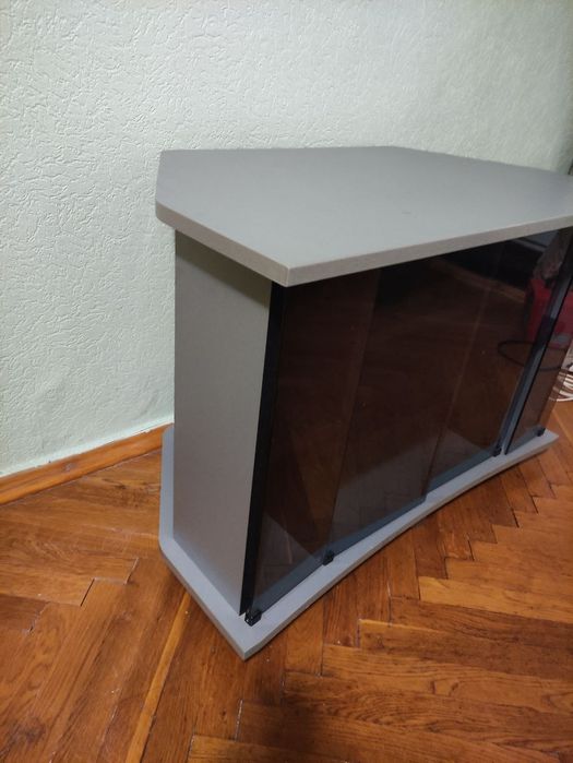 Тумбочка під телевізор на колесах