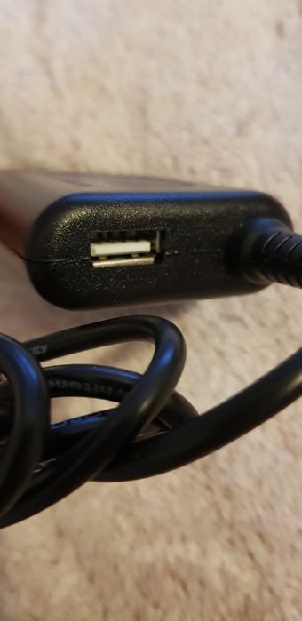 Samochodowy zasilacz/ładowarka do laptopa/notebooka