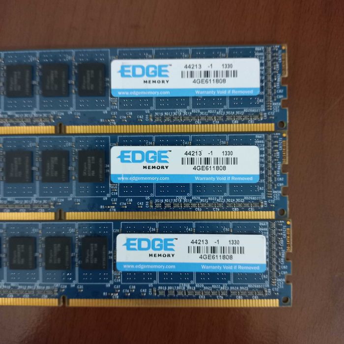 Серверна память різних об'ємів та виробників DDR3 (2,4,8Gb)