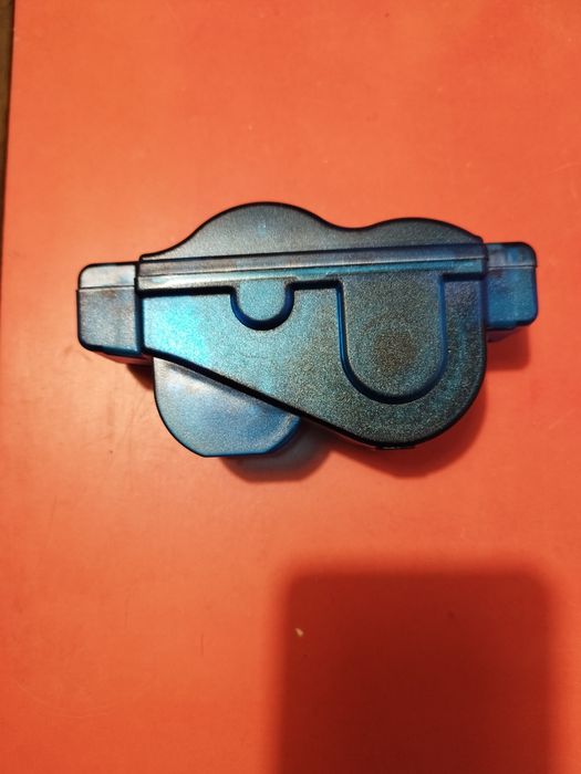 Устройство для чистки цепи велосипеда.