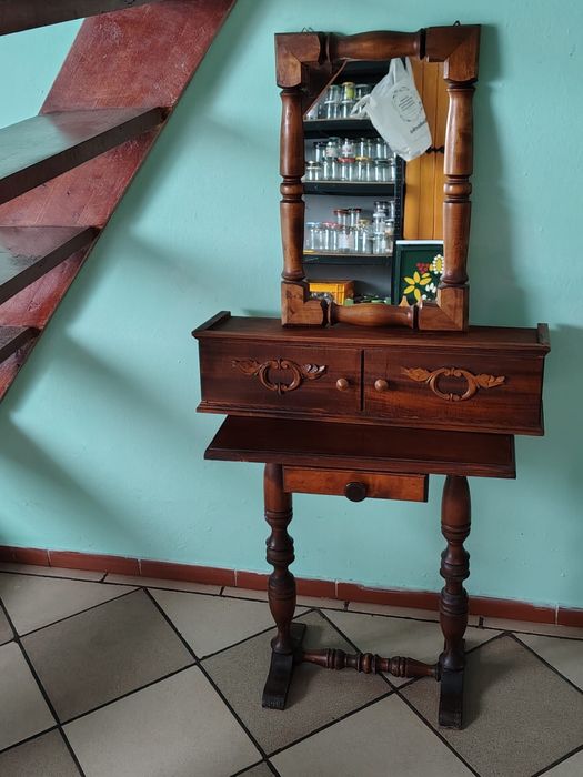 Komplet mebelek stolik, szafka wisząca , lustro