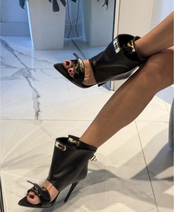 Шкіряні босоніжки тренд 2026