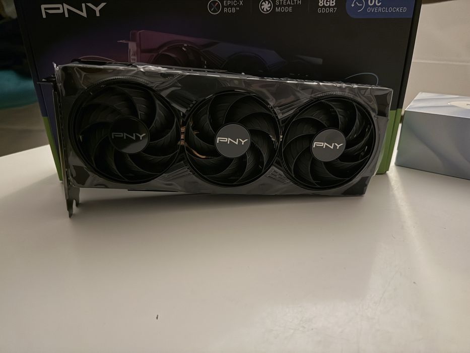 Sprzedam/zamienie na Playstaion 5/Rtx 5060 PNY Gwarancja