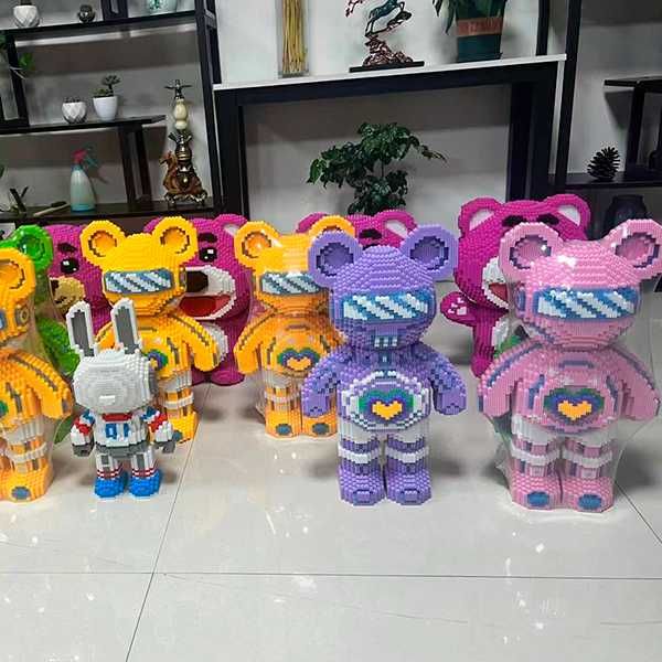 Конструктор із блоків Magic Blocks Светящийся Bearbrick из миниблоков