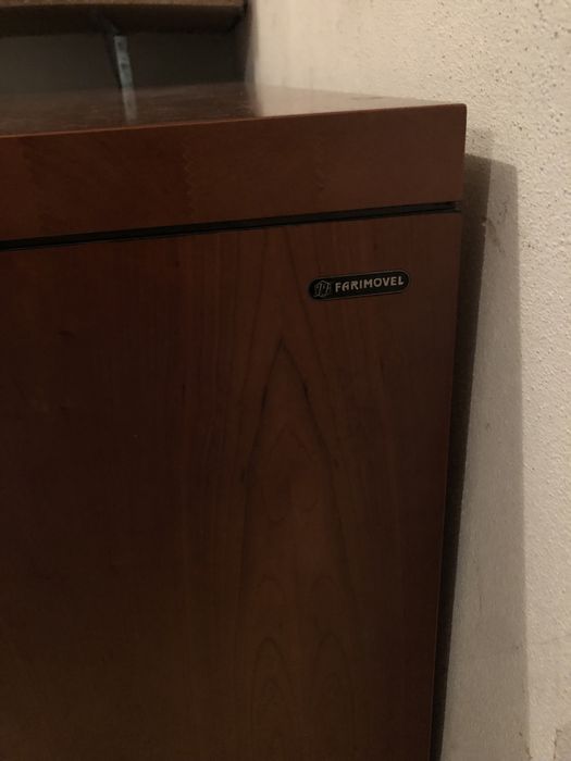 Cómoda em madeira maciça 5 gavetas -impecável, pesada e alta qualidade