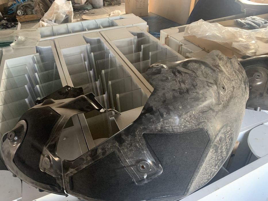 Підкрилки Tesla Model Y