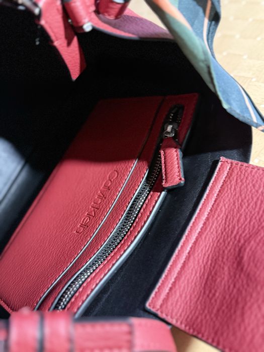 Червона сумка Calvin Klein