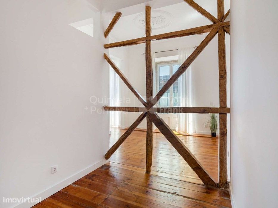 Unfurnished 2+1 bedroom apartment for rent in Misericórdia