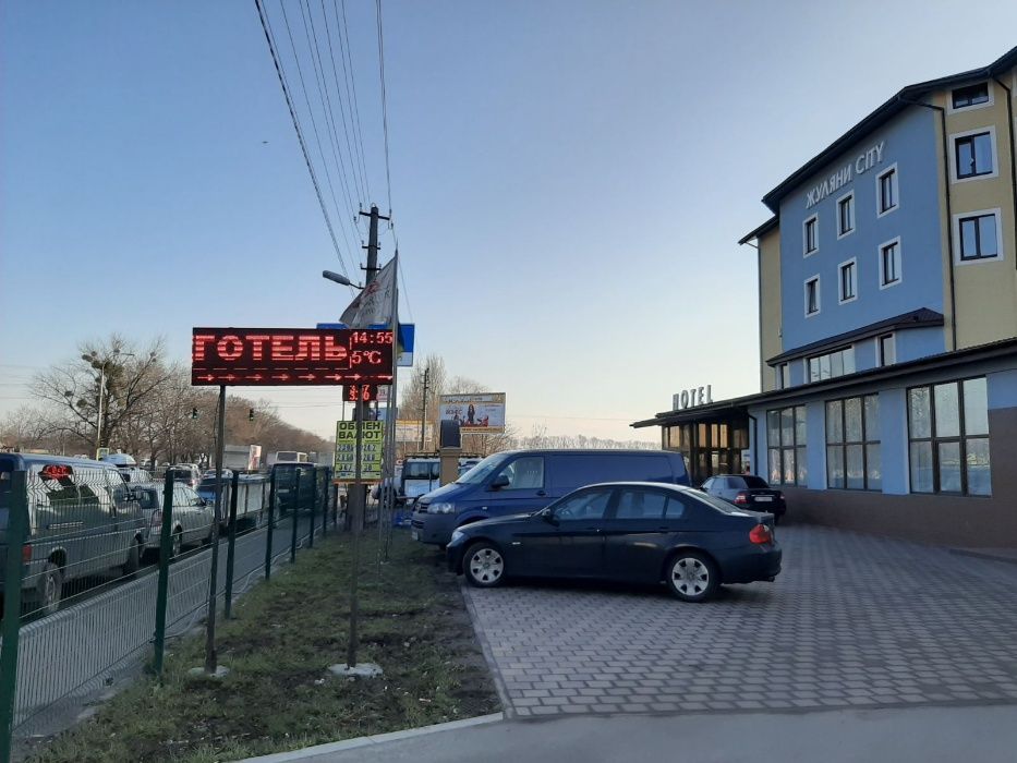 Готельно-ресторанний комплекс, Велика Окружна, фасад