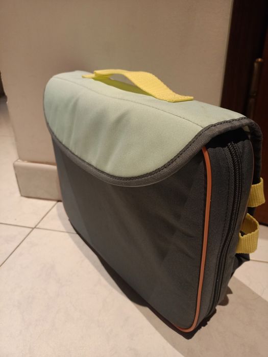 Cadeira/almofada elevadora  de viagem para refeição.