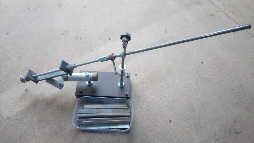 Станок для заточки ножей с набором точильных камей