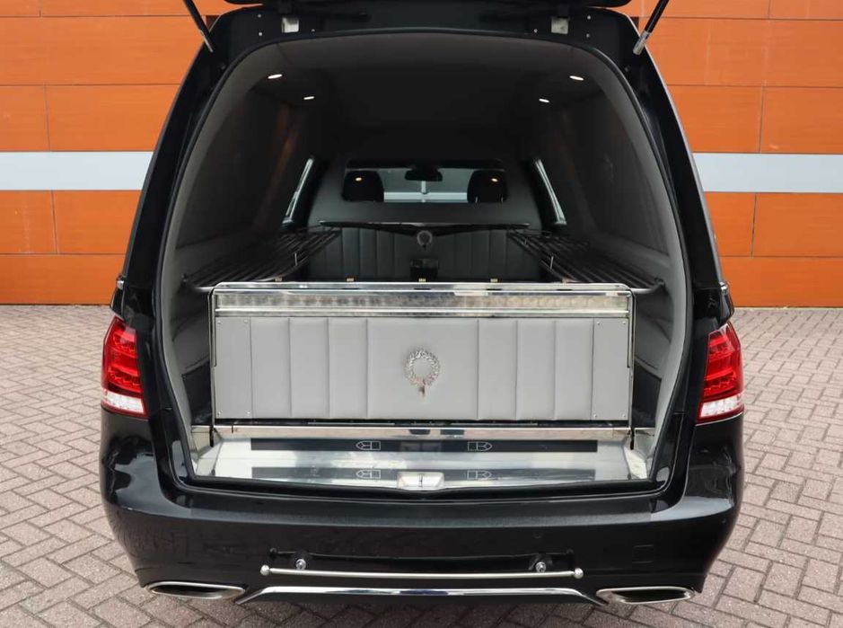 Mercedes-Benz E 200 катафалк
