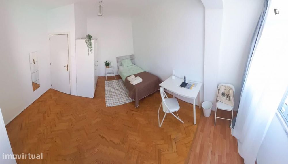 Quarto - localizado em Alcântara Lisbon