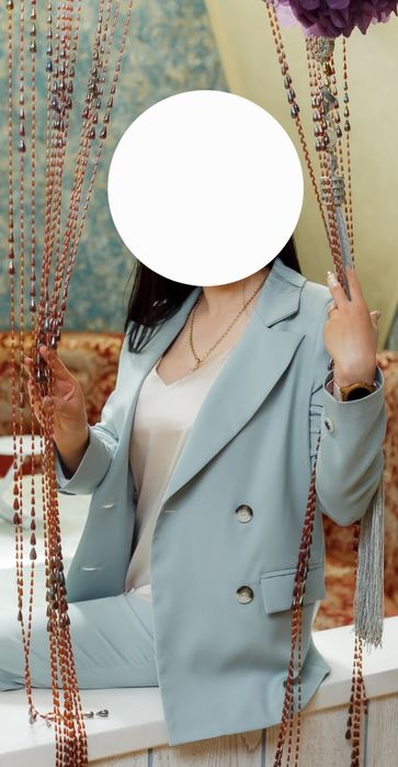 Жіночий брючний костюм