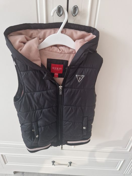 Bezrękawnik 128 Guess czarny