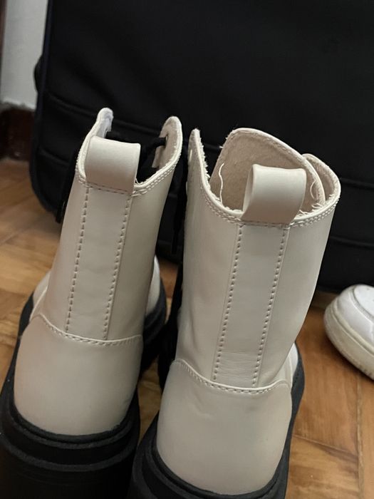 Botins brancos lefties