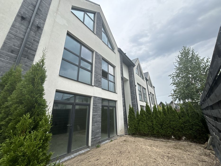 Готовий таунхаус під чистову обробку 102м2