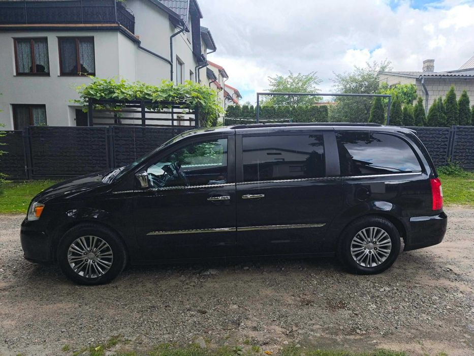 Chrysler town & country