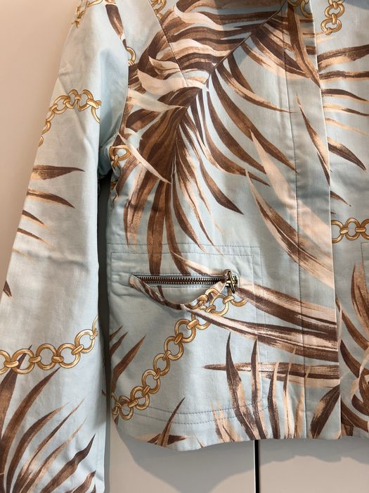 Casaco com pradão azul e dourado