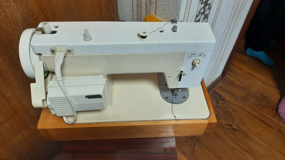 Швейна машинка Чайка 123