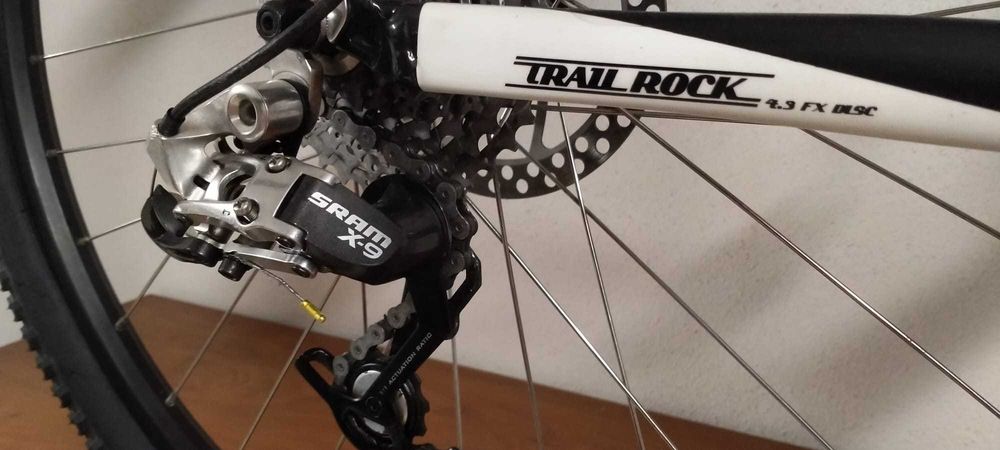 BTT  GT Avalanche 2.0 /  Berg Trail Rock roda 26
