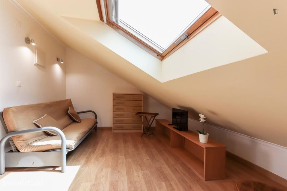 Quarto - localizado em Benfica Lisbon