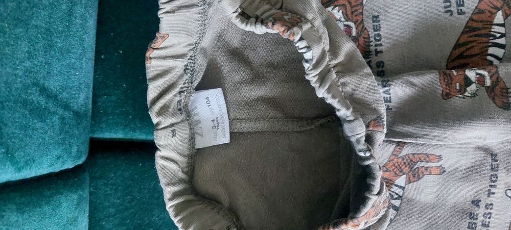 Spodnie ZARA 104