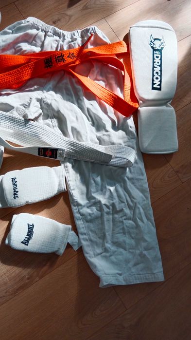 Kimono do karate z dodatkami