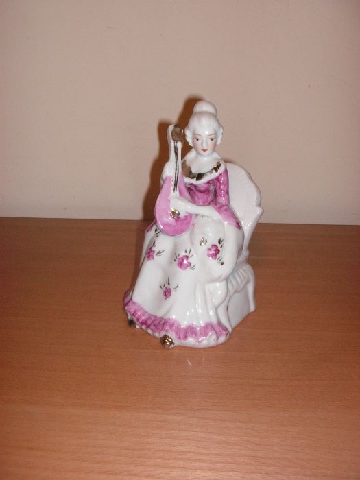 Estatuetas Porcelana Branco Dourado Rosa 