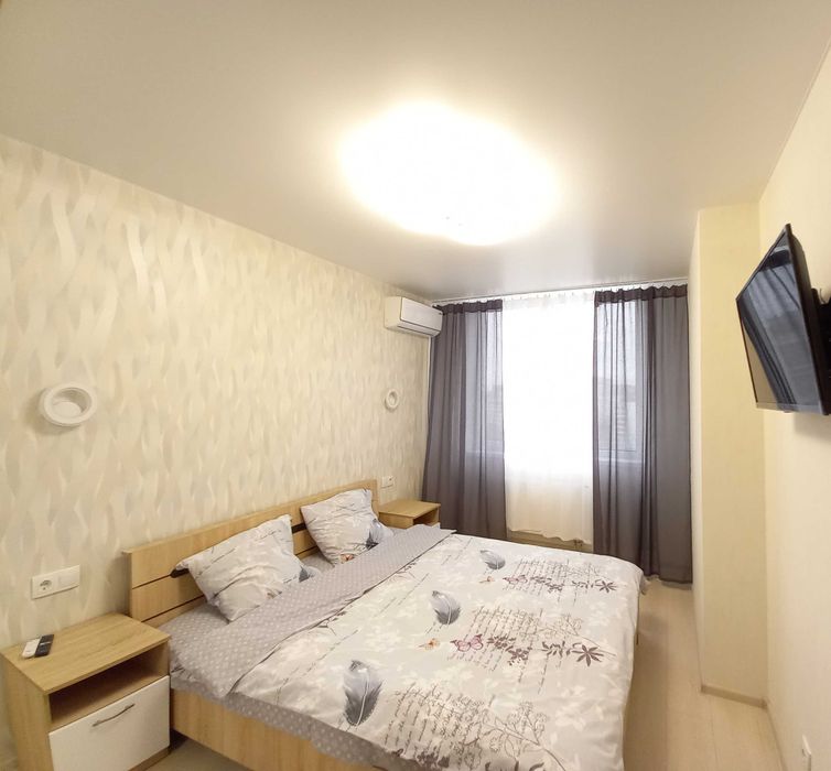 Атлант на Київській вул Симоненка сучасна квартира подобово погодинно