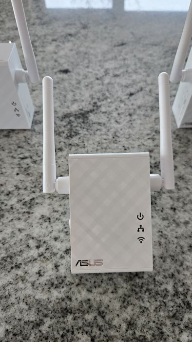 3 Adaptery ASUS WiFi RP-N12 300 Mb/s, Zasięg 300 m