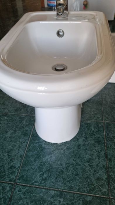 Bidé clássico usado em ótimo estado (com sanita de oferta)