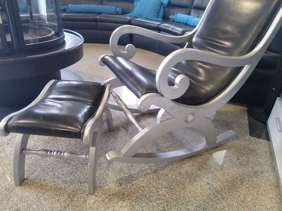 Cadeirão baloiço com banco de apoio