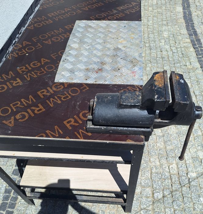 Stół warsztatowy z imadlem