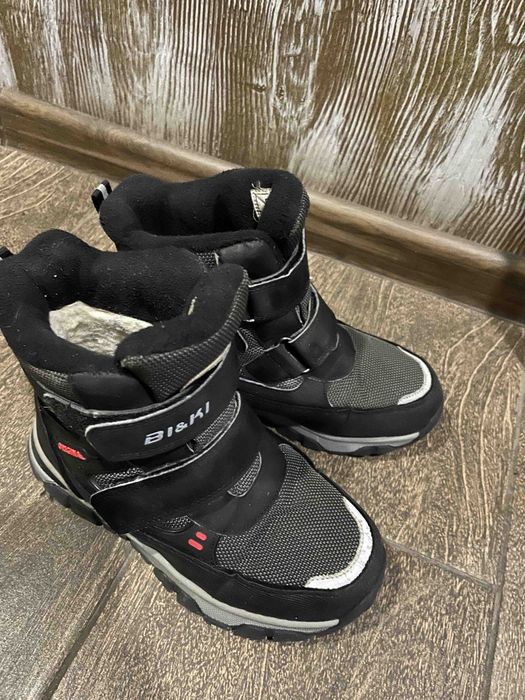 Продам зимові чоботи на хлопчика 32 р