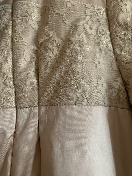 Куртка осінь, у дуже гарному стані,з якісного матеріалу.