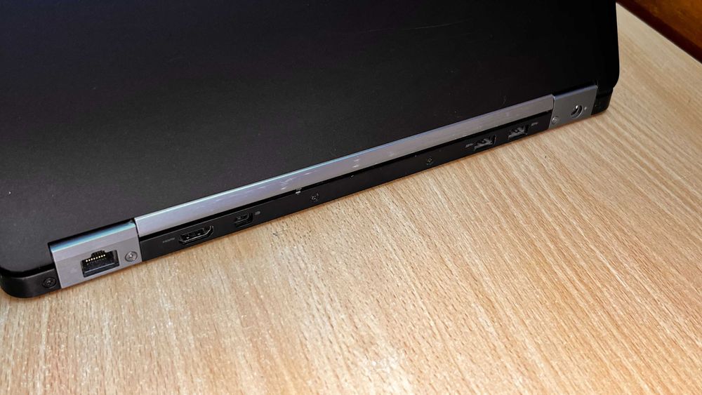 Dell Latitude E7470 i5-6300U 8 ГБ DDR4 SSD 256 ГБ 14" LCD FHD