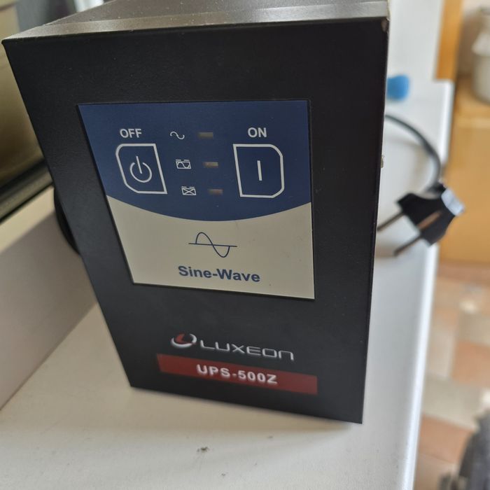Джерело безперебійного живлення Luxeon UPS-500Z 300W / Інвертор Luxeon