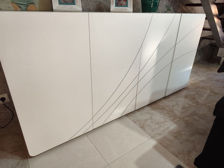 Móvel/aparador de sala branco