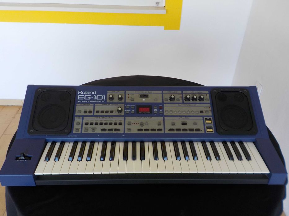 Roland EG 101 Groove keyboard Synth